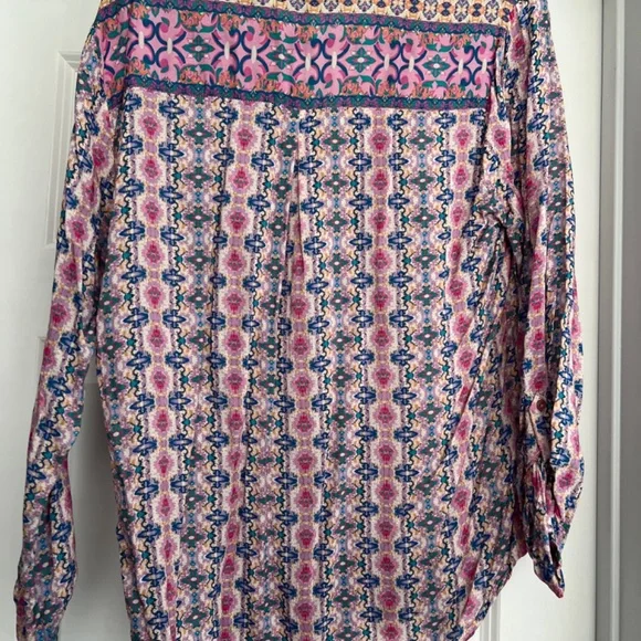 Feather light Multi Colored Blouse - Picture 3 of 3